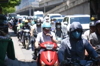 Phó Thủ tướng Trần Lưu Quang vừa ký Công điện số 36/CĐ-TTg ngày 11/4/2024 của Thủ tướng Chính phủ về bảo đảm trật tự, an toàn giao thông phục vụ nhu cầu đi lại của nhân dân dịp nghỉ lễ 30/4-1/5 và cao điểm du lịch hè 2024.