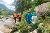 Cơ quan chức năng tìm kiếm 2 cháu bé bị mất tích tại Sa Pa. (Ảnh: Báo Tài nguyên và Môi trường)