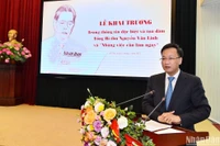 Đồng chí Nguyễn Hữu Nghĩa, Ủy viên Trung ương Đảng, Bí thư Tỉnh ủy Hưng Yên Nguyễn Hữu Nghĩa phát biểu tại tọa đàm. (Ảnh: THỦY NGUYÊN).