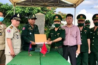 Lượng chức năng Campuchia và Đồn Biên phòng Cửa khẩu quốc tế Hà Tiên ký biên bản bàn giao tiếp nhận 226 công dân Việt Nam về nước.