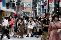 Khu mua sắm Shibuya tại Tokyo, tháng 8/2021. (Ảnh: Reuters)