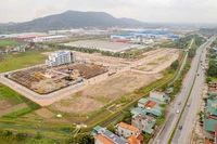 Dự án nhà ở khu công nghiệp Đông Mai tại thị xã Quảng Yên (Quảng Ninh) đang được thi công.
