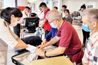 Kiểm tra người và hàng hóa tại Cảng hàng không quốc tế Nội Bài.