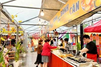 Khách du lịch trải nghiệm tại khu ẩm thực Helio (Đà Nẵng) trong dịp Tết Nguyên đán Quý Mão 2023.