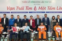 Các đơn vị tham gia chương trình “Tuần lễ hồng EVN”. 