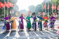 [Ảnh] Diễu hành áo dài trong Ngày Tết Độc lập 