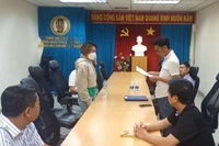Cơ quan Cảnh sát điều tra, Công an tỉnh Đồng Tháp công bố quyết định truy nã đối tượng Nguyễn Thị Ánh Nga. 