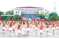 Màn biểu diễn của các em học sinh tại Đại hội Thể dục thể thao huyện Mê Linh.