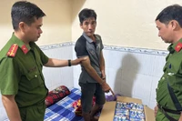 Pháo hoa nổ không rõ nguồn gốc xuất xứ tàng trữ tại nơi ở của đối tượng.