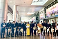 Những du khách trên chuyến bay Charter đầu tiên từ Iran đến Việt Nam tại sân bay Tân Sơn Nhất.