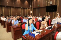 Các đại biểu biểu quyết tại kỳ họp thứ 13 HĐND thành phố Hà Nội khóa XVI.