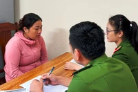 Công an làm việc với đối tượng có hành vi mua, bán người.