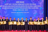 Bí thư Tỉnh ủy Thanh Hóa trao tặng Bằng khen cho các tập thể có thành tích trong thực hiện Chỉ thị 22.