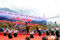 Lễ hội mừng cơm mới được xã Ngọc Chiến tổ chức vào dịp mùa lúa chín cuối tháng 8 và đầu tháng 9 hằng năm.