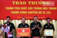 Thiếu tướng Hoàng Hữu Chiến, Phó Tư lệnh Bộ Tư lệnh kiêm Tham mưu trưởng Bộ đội Biên phòng trao thưởng cho lực lượng có thành tích phá thành công Chuyên án SL224.