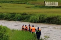 Huyện Phù Yên đã huy động 100 người thuộc các lực lượng tìm kiếm người mất tích. (Ảnh: Minh Công)