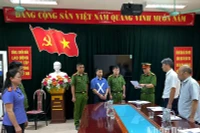 Cơ quan cảnh sát điều tra thi hành quyết định khởi tố vụ án hình sự, khởi tố bị can, lệnh bắt tạm giam đối với Cao Đình Sơn.