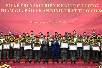 Thủ tướng Chính phủ Phạm Minh Chính và Bộ trưởng Lương Tam Quang đã trao thưởng 70 tập thể, cá nhân có thành tích xuất sắc.