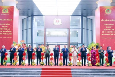 Tổng Bí thư Tô Lâm cùng các lãnh đạo Đảng, Nhà nước cắt băng khánh thành trụ sở. (Ảnh: PHẠM KIÊN)