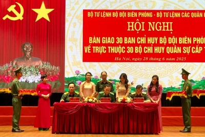 Ký kết biên bản bàn giao 30 Ban Chỉ huy Bộ đội biên phòng về trực thuộc 30 Bộ Chỉ huy quân sự các tỉnh.