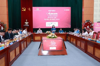 Toàn cảnh họp báo.