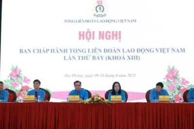 Đoàn Chủ tịch điều hành Hội nghị.