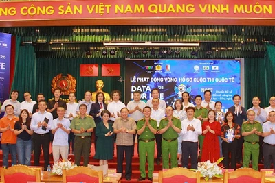 Các đại biểu tham gia lễ phát động.