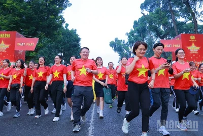 Người dân Thành phố Hồ Chí Minh tham dự sự kiện “1 tỷ bước chân vào kỷ nguyên mới”.