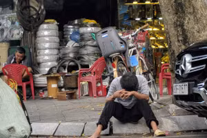 Đừng để những áp lực cuộc sống làm bản thân kiệt sức. Ảnh: ĐÔNG PHONG