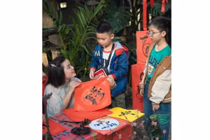 Niềm vui đầu năm với chữ và đạo học tại một không gian văn hóa tư nhân ở thành phố Huế. Ảnh: Xuân Thao