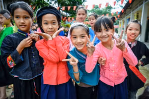 Hạnh phúc của trẻ không chỉ là chuyện riêng của mỗi gia đình, mà là trách nhiệm của toàn xã hội trong việc bảo đảm quyền được vui chơi, nghỉ ngơi và phát triển lành mạnh. Ảnh: Thành Đạt