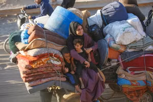 Niềm hạnh phúc của một gia đình Palestine, trên đường trở về nhà.