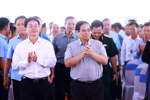 Thủ tướng Phạm Minh Chính tại buổi phát động đợt thi đua cao điểm “500 ngày đêm thi đua hoàn thành 3.000 km đường bộ cao tốc”. Ảnh: Dương Giang-TTXVN 