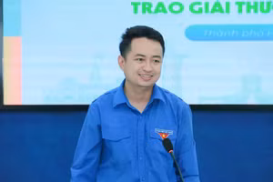 Ông Lê Anh Tuấn, Phó Bí thư Thành đoàn Thành phố Hồ Chí Minh, Phó Chủ tịch Thường trực Hội Liên hiệp Thanh niên Việt Nam Thành phố Hồ Chí Minh