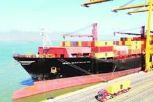 Cảng Hải Phòng phát triển xanh gắn với bảo vệ môi trường. (Ảnh LÊ DŨNG)