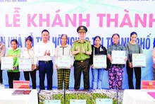 Khánh thành, bàn giao nhà cho hộ nghèo ở thành phố Đà Nẵng.