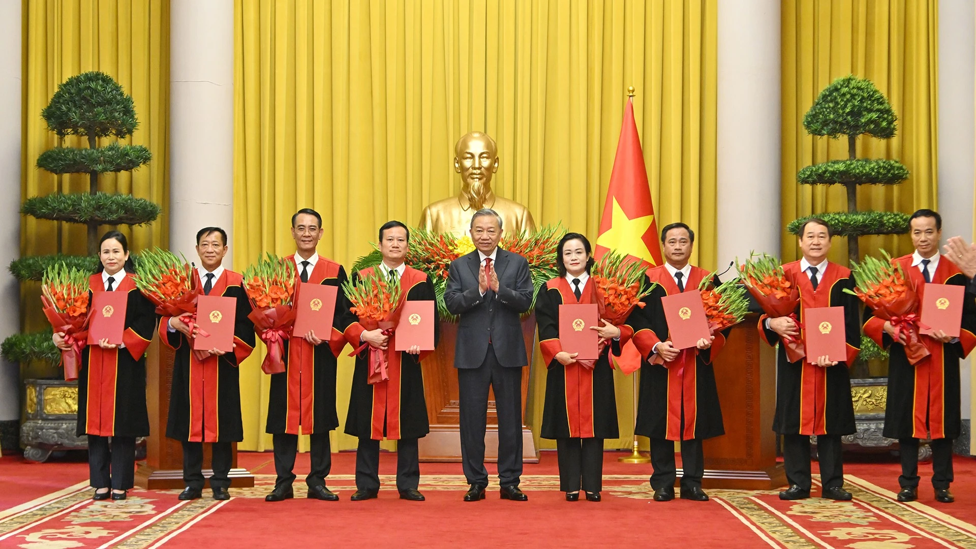 Bổ nhiệm 8 Thẩm phán Tòa án nhân dân tối cao, Tổng Bí thư Tô Lâm nhấn mạnh yêu cầu đổi mới tư pháp