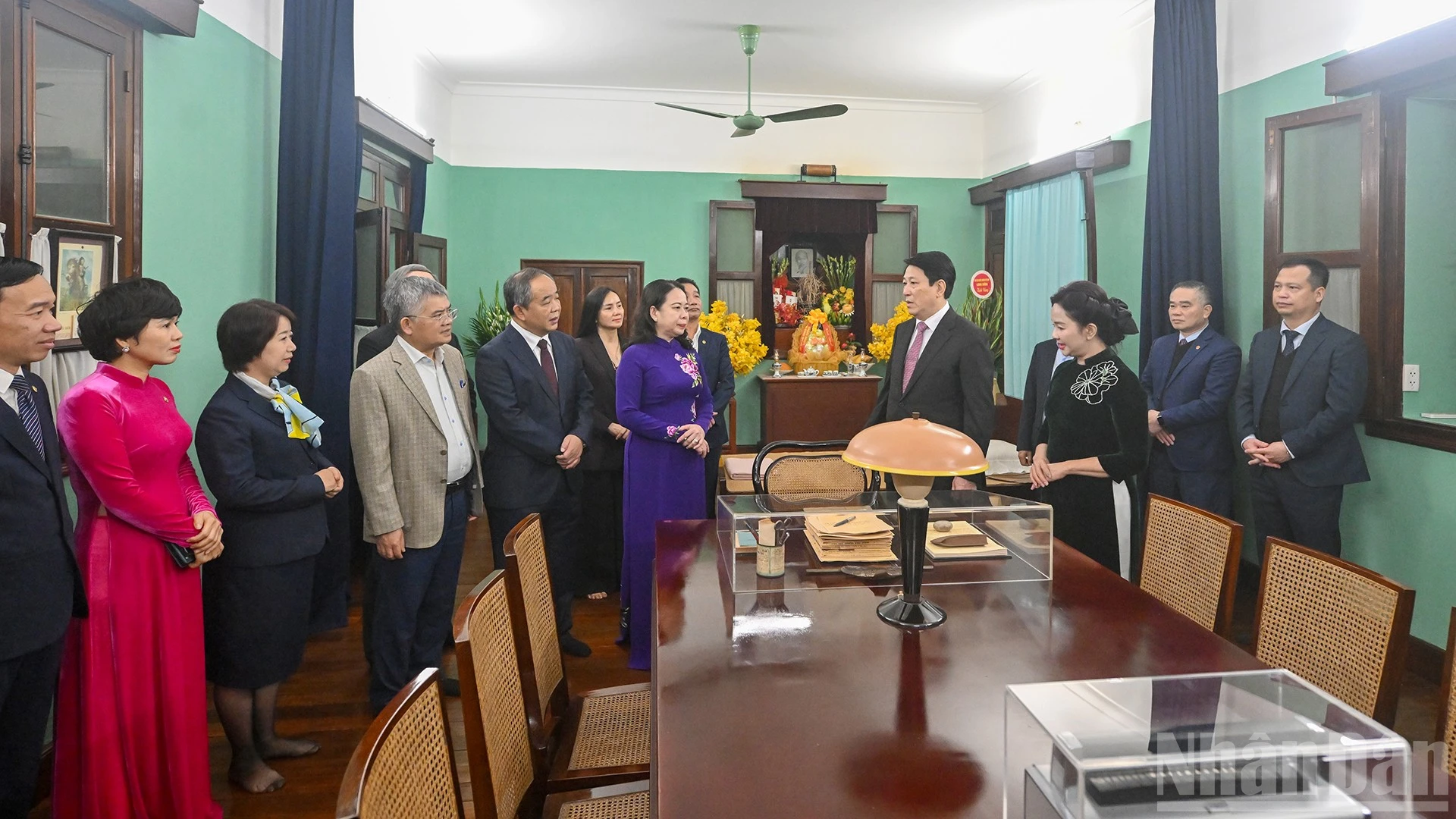Chủ tịch nước Lương Cường và Phó Chủ tịch nước Võ Thị Ánh Xuân viếng Khu di tích Chủ tịch Hồ Chí Minh