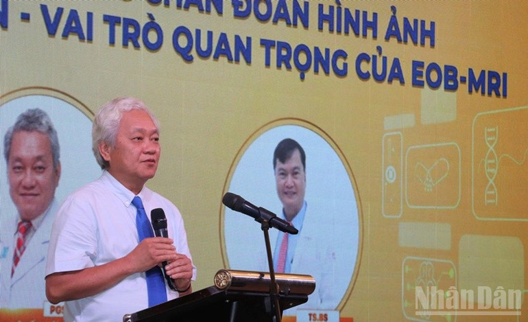 Le professeur associé, le Dr Vo Tan Duc, président de l'Association d'imagerie diagnostique de Hô-Chi-Minh-Ville et chef du département d'imagerie diagnostique de l'hôpital universitaire de médecine et de pharmacie de Hô-Chi-Minh-Ville, a pris la parole lors de la conférence. (Photo : ANH DAO) ndo_br_5ceb1188cdc1459f1cd0.jpg