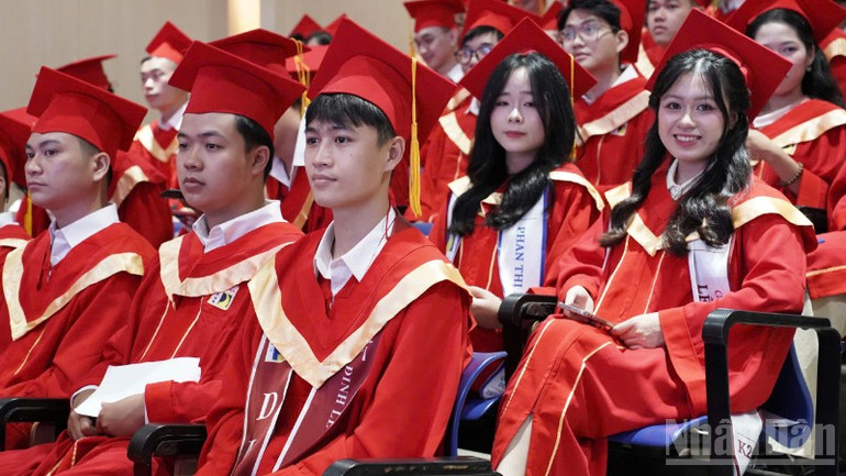 Sinh viên Trường đại học Bách khoa - Đại học Đà Nẵng trong ngày nhận bằng tốt nghiệp. (Ảnh: ANH ĐÀO) ndo_br_d27ec6914de4c7ba9ef5-7333.jpg