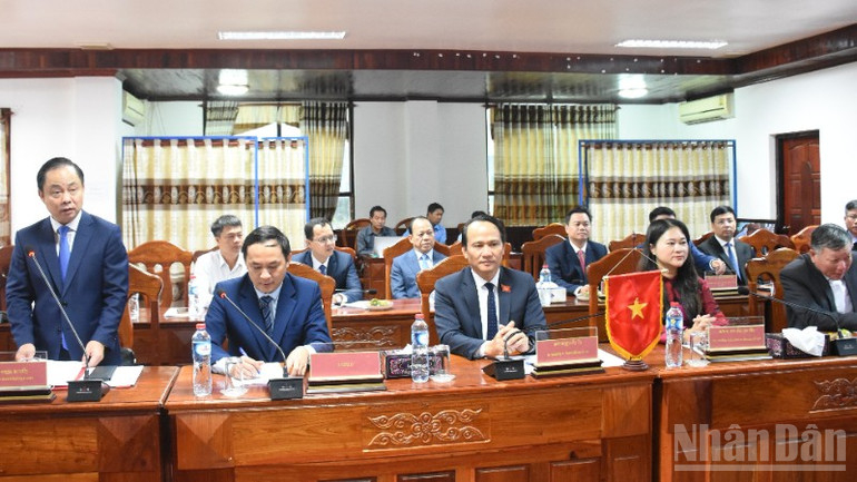 Đoàn công tác của Thường trực Thành ủy Đà Nẵng làm việc tại tỉnh Sekong. (Ảnh: ANH ĐÀO) ndo_br_sekong-1661.jpg