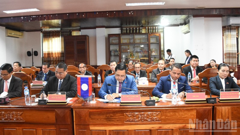 Quang cảnh buổi làm việc. (Ảnh: ANH ĐÀO) ndo_br_tinh-sekong-5297.jpg