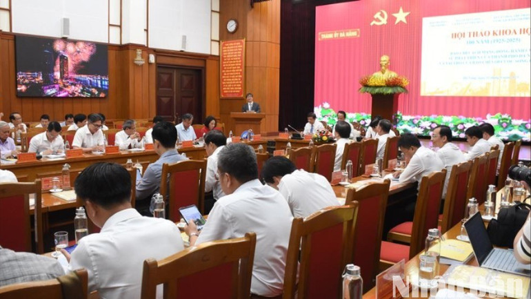 Nhiều ý kiến tâm huyết của các nhà nghiên cứu, nhà báo lão thành được gửi gắm tại hội thảo. (Ảnh: ANH ĐÀO) toan-canh-1-825.jpg
