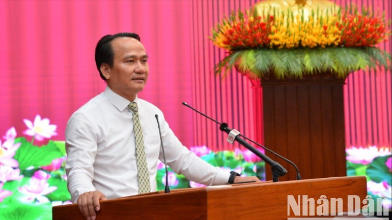 Phó Bí thư Thường trực Thành ủy Đà Nẵng Nguyễn Đình Vĩnh phát biểu tại hội thảo. (Ảnh: ANH ĐÀO) lxd-2461-6177.jpg