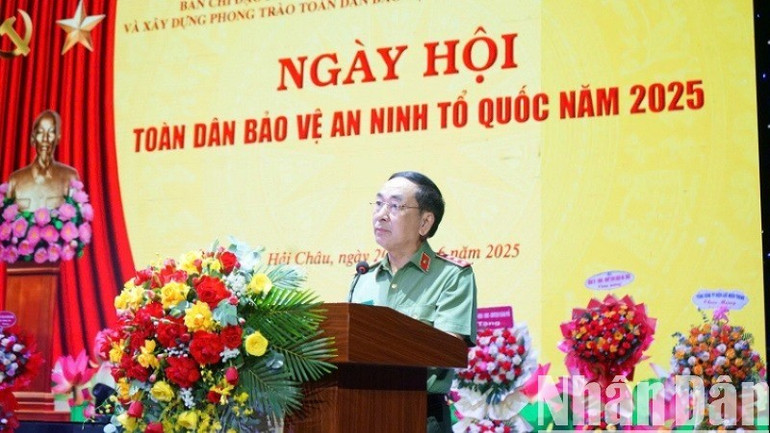 Thượng tướng Trần Quốc Tỏ, Ủy viên Trung ương Đảng, Thứ trưởng Công an, dự và phát biểu chỉ đạo tại chương trình. (Ảnh: ANH ĐÀO) 885b4bf7faf04dae14e1-237.jpg