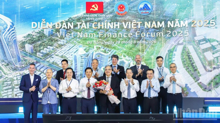 Đà Nẵng ra mắt Hội đồng tư vấn Trung tâm tài chính quốc tế tại Đà Nẵng. ndo_br_a88206489b0911574818-9841.jpg