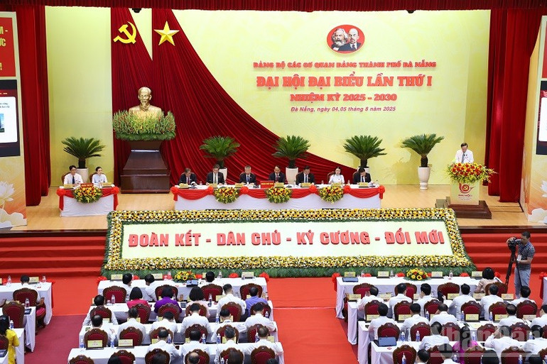 Toàn cảnh phiên trù bị sáng ngày 16/9. (Ảnh: ANH ĐÀO) ndo_br_img-0517.jpg