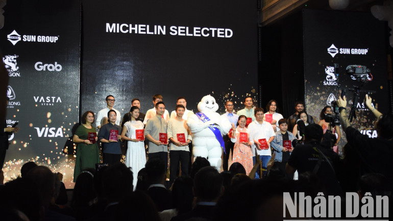 Các nhà hàng, đầu bếp đón nhận giải thưởng từ MICHELIN Guide. (Ảnh: ANH ĐÀO) dsc-9701-869.jpg