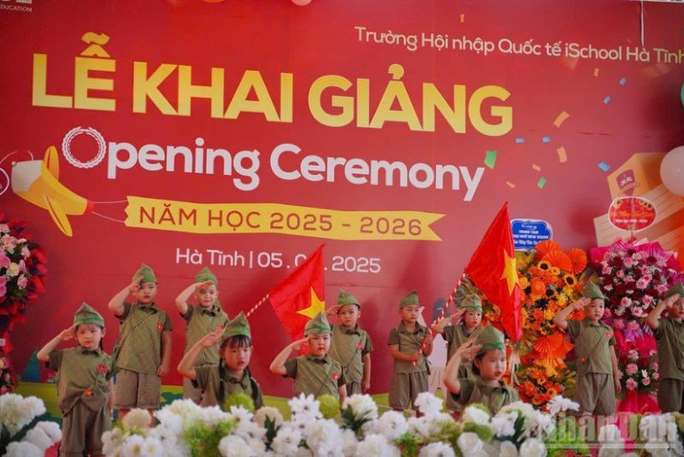 Lễ khai giảng năm học mới được các trường học ở Hà Tĩnh tổ chức trang trọng, ý nghĩa. 11.jpg