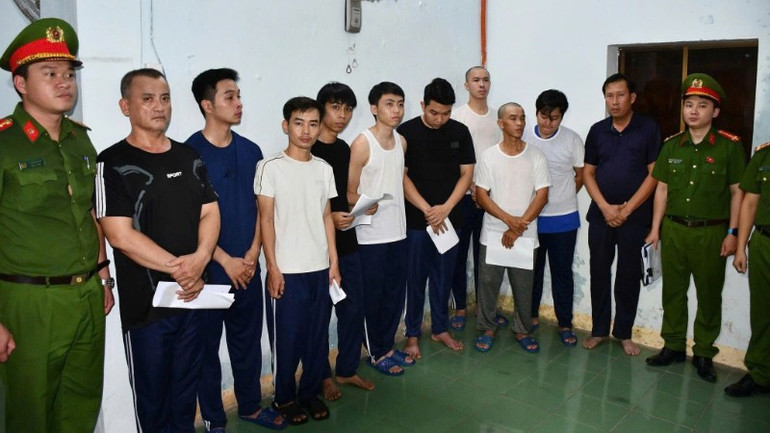 Cơ quan công an khởi tố, bắt tạm giam các đối tượng trong đường dây vận chuyển, buôn bán trái phép bình khí cười. (Ảnh: Công an cung cấp) df7504efbb70302e6961-6975.jpg